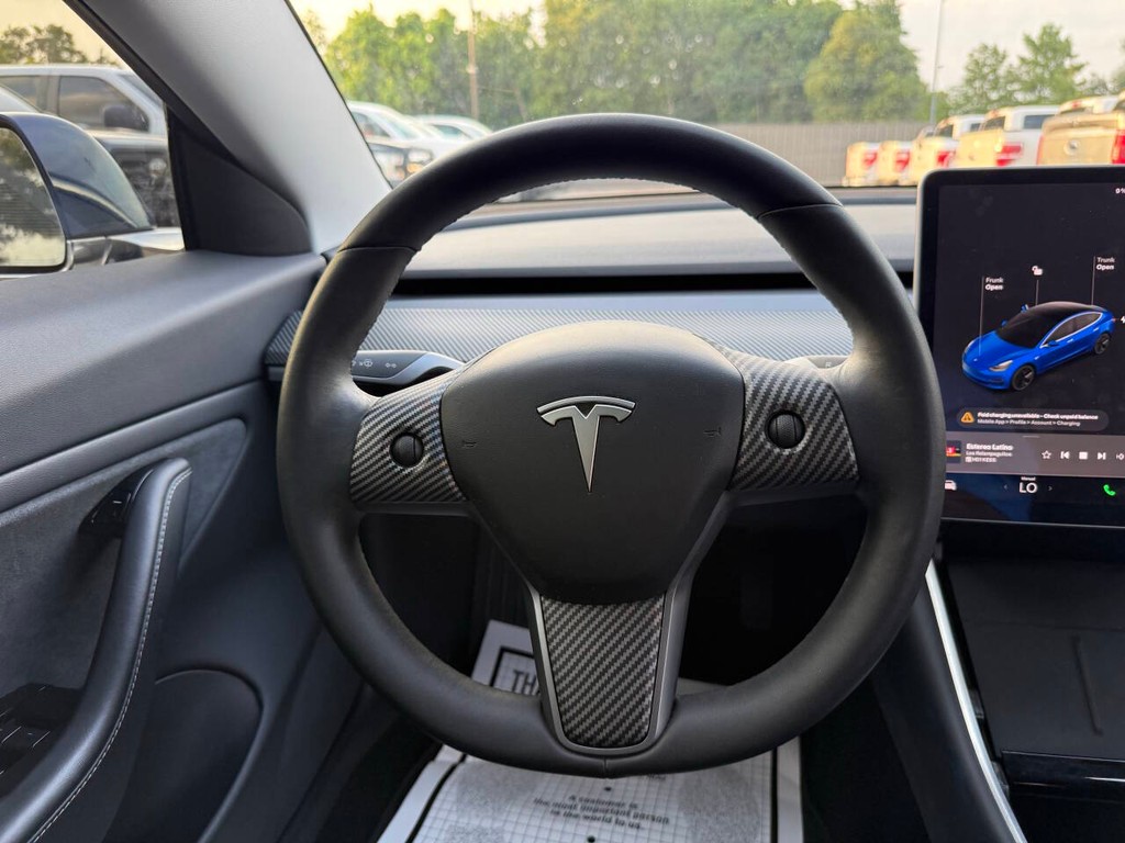 Tesla Model 3 Vehicle Full-screen Gallery Image 30