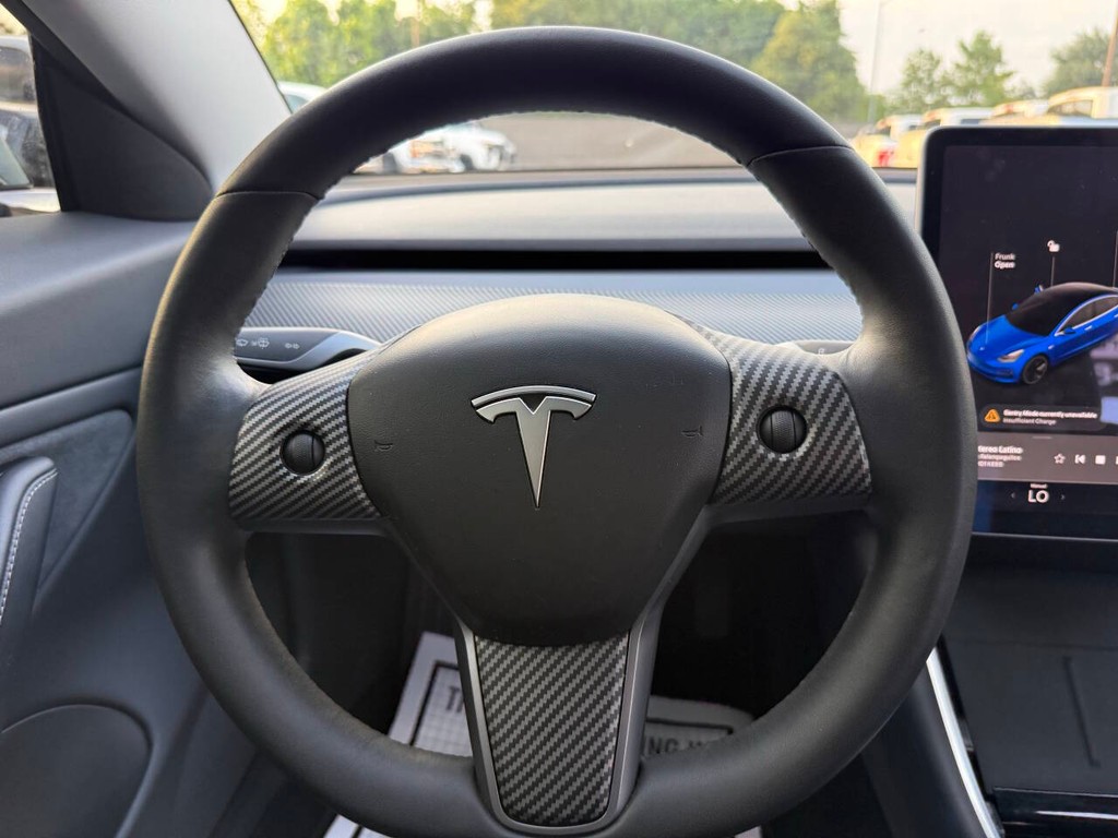 Tesla Model 3 Vehicle Full-screen Gallery Image 31