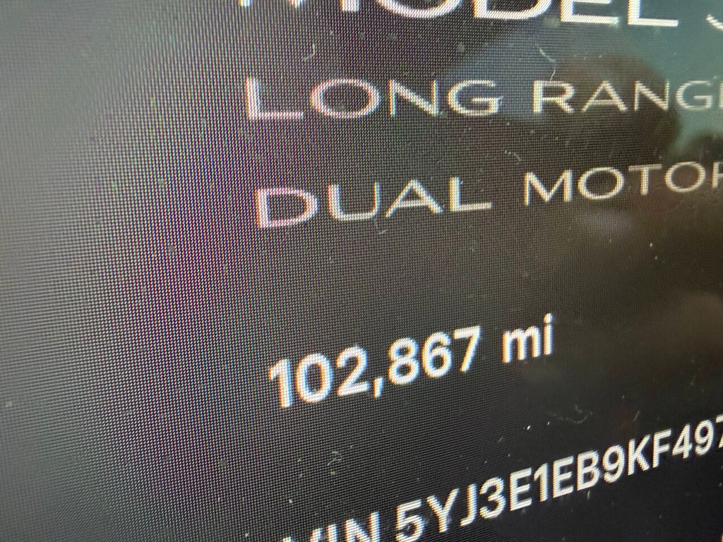 Tesla Model 3 Vehicle Full-screen Gallery Image 32