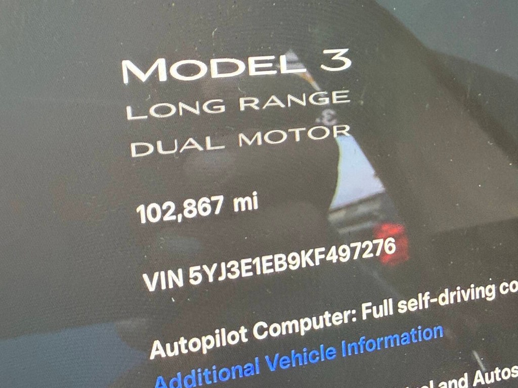 Tesla Model 3 Vehicle Full-screen Gallery Image 33