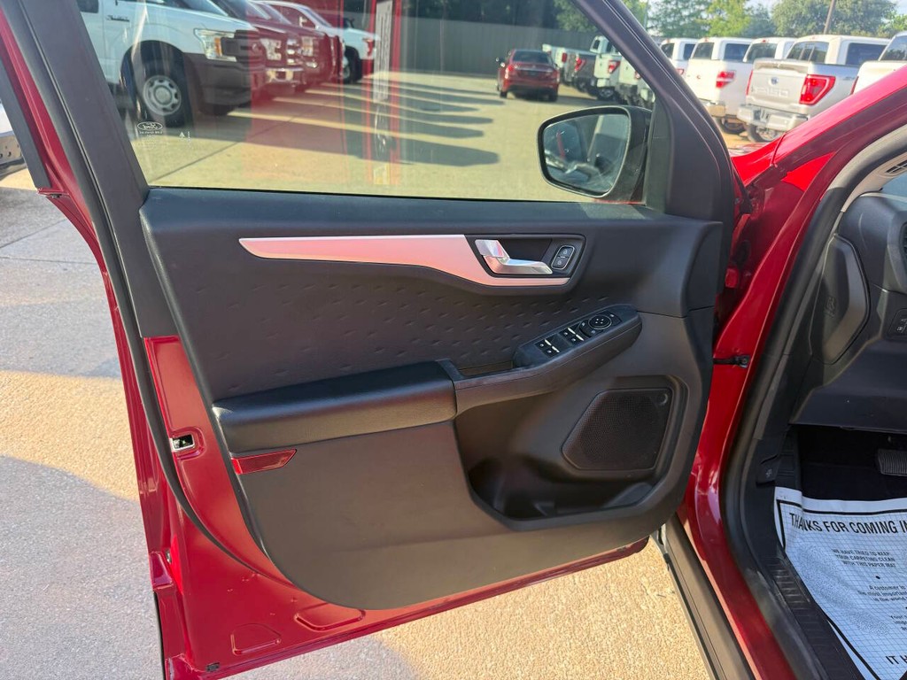 Ford Escape Vehicle Full-screen Gallery Image 08