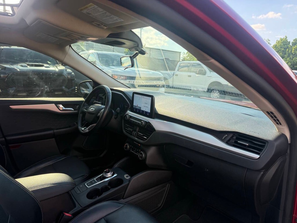 Ford Escape Vehicle Full-screen Gallery Image 09