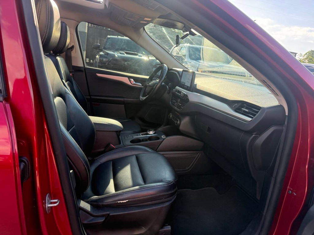 Ford Escape Vehicle Full-screen Gallery Image 10