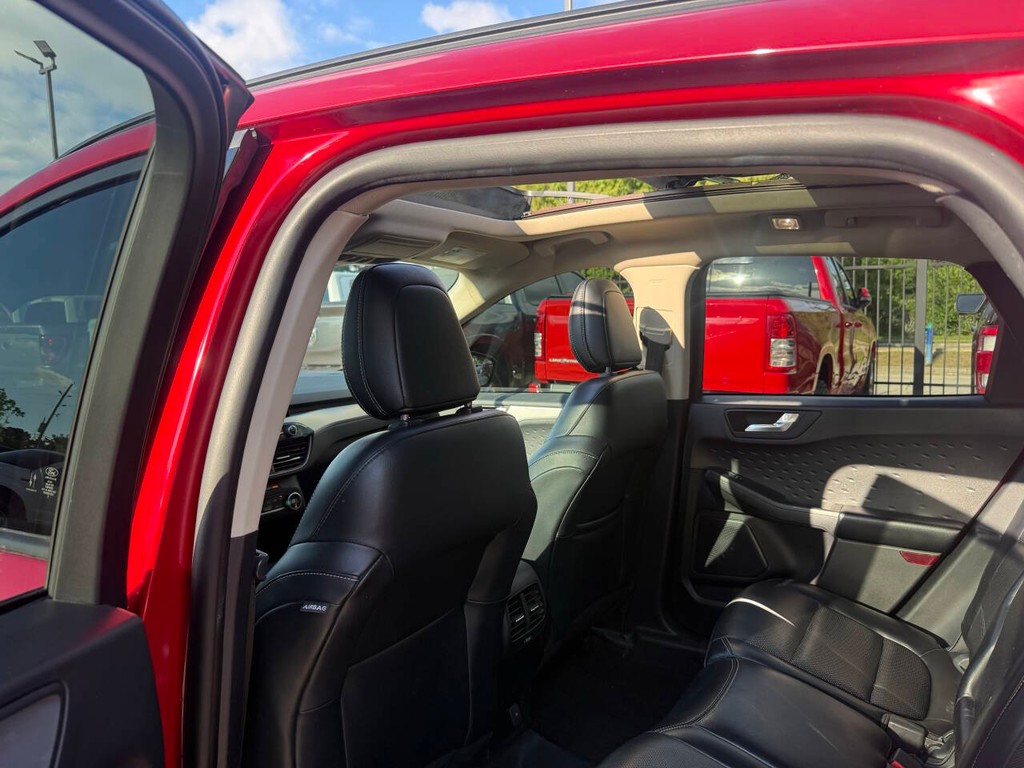 Ford Escape Vehicle Full-screen Gallery Image 12