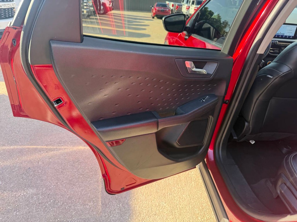 Ford Escape Vehicle Full-screen Gallery Image 14