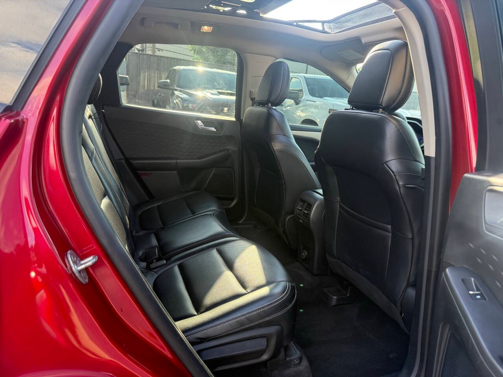 Ford Escape Vehicle Full-screen Gallery Image 15