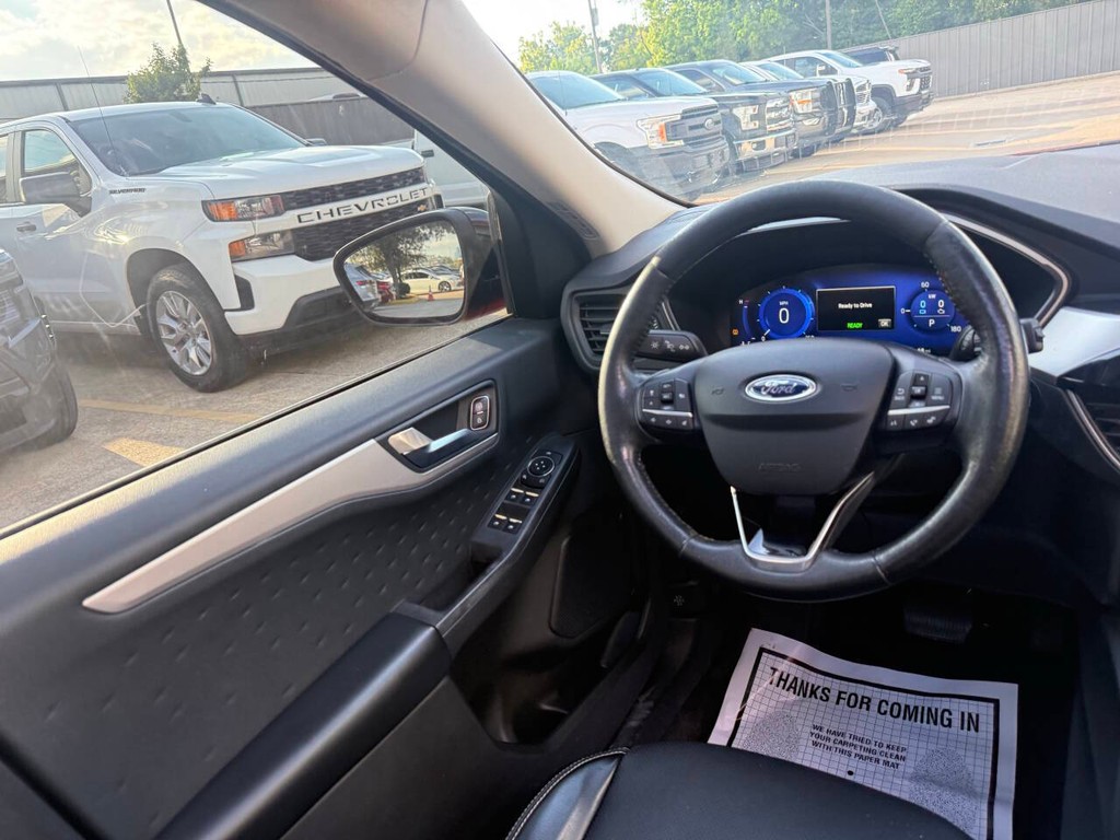 Ford Escape Vehicle Full-screen Gallery Image 19