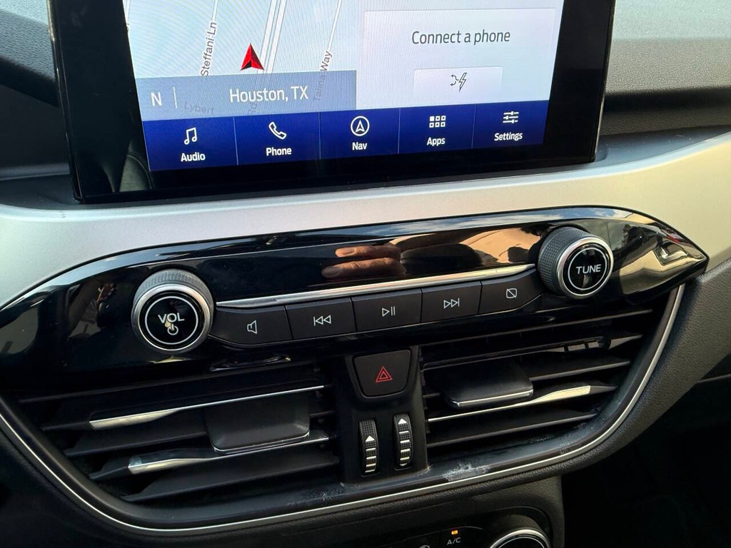 Ford Escape Vehicle Full-screen Gallery Image 27