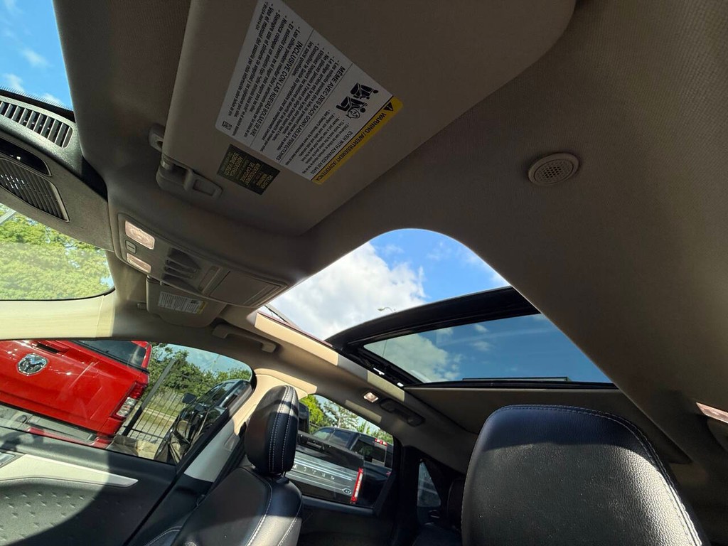 Ford Escape Vehicle Full-screen Gallery Image 31