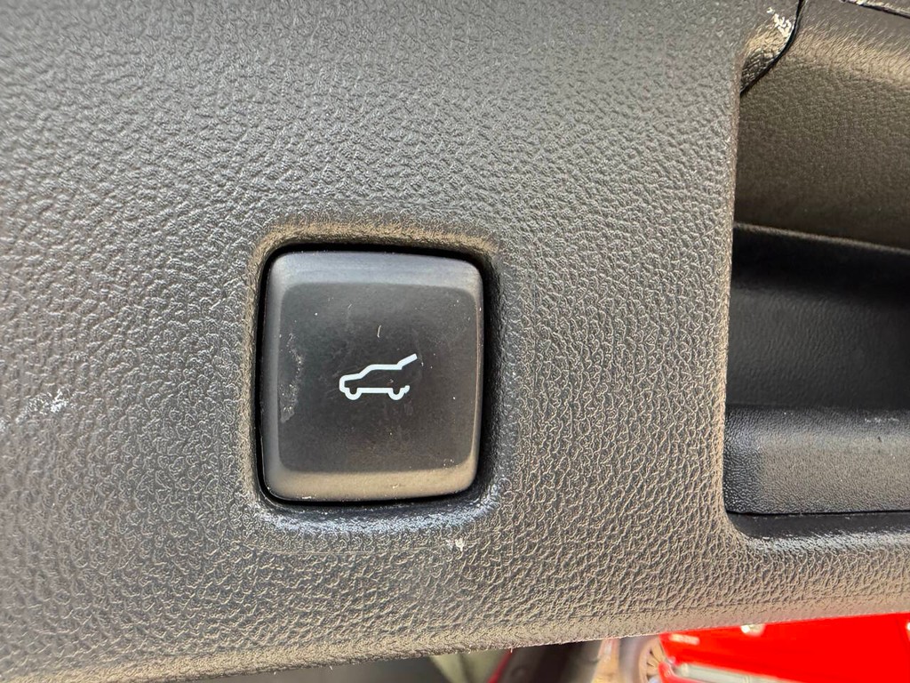 Ford Escape Vehicle Full-screen Gallery Image 39