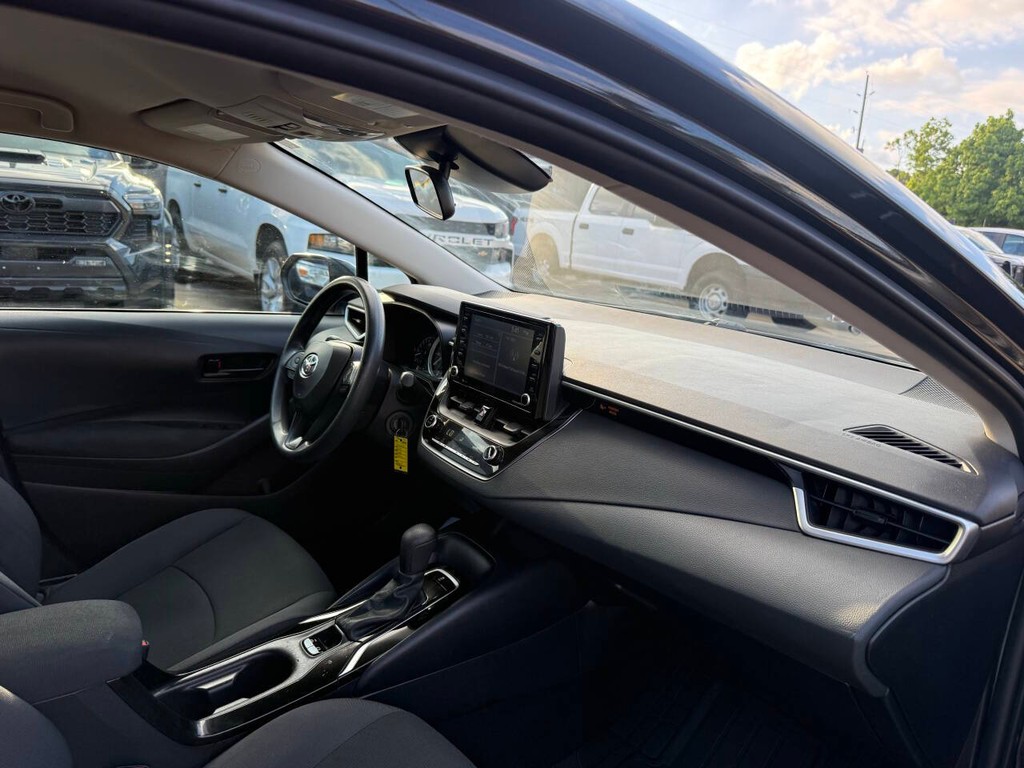 Toyota Corolla Vehicle Full-screen Gallery Image 08