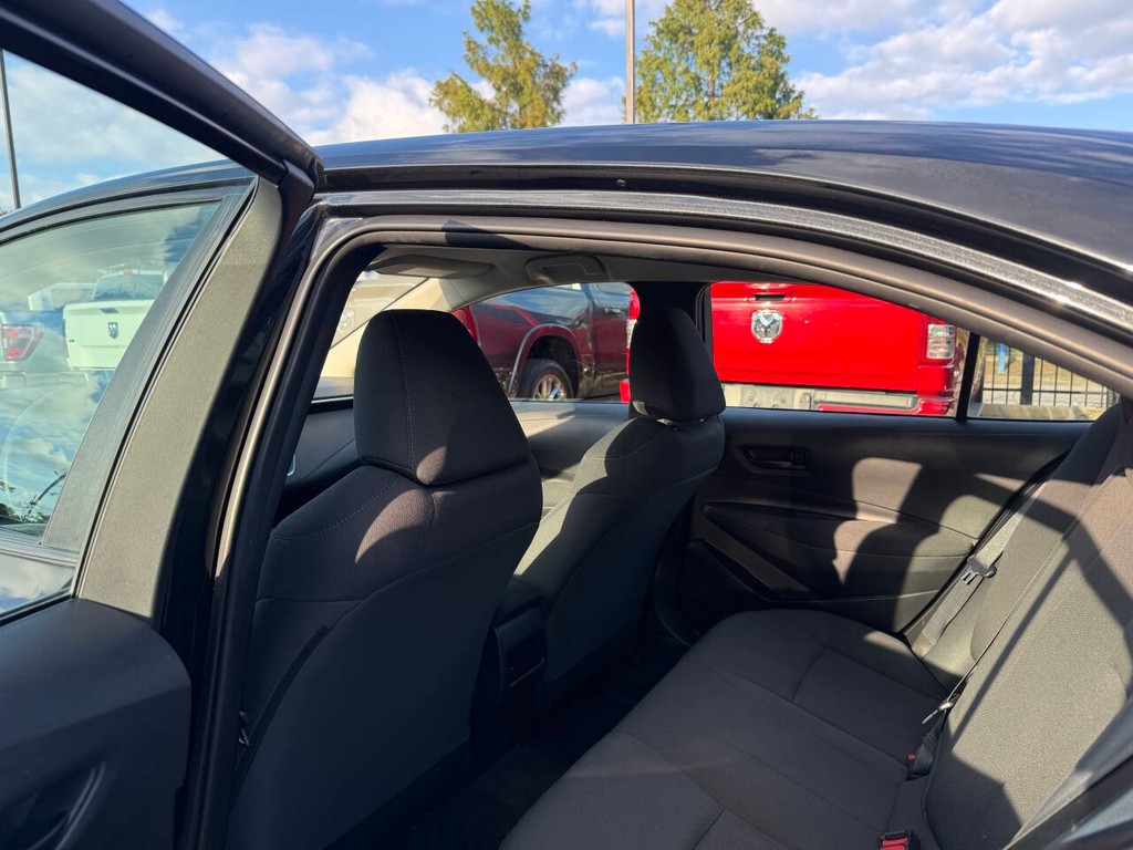 Toyota Corolla Vehicle Full-screen Gallery Image 11