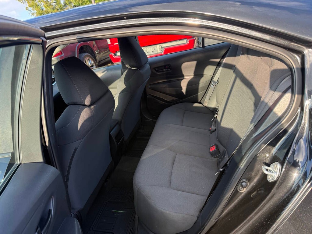 Toyota Corolla Vehicle Full-screen Gallery Image 12