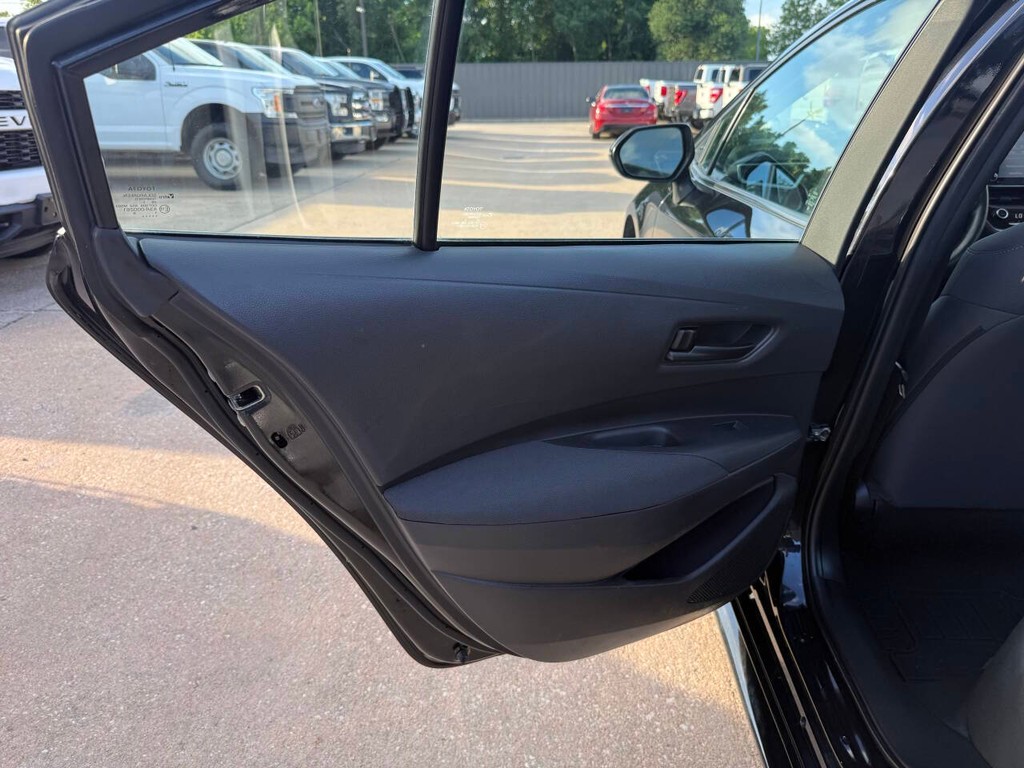 Toyota Corolla Vehicle Full-screen Gallery Image 13