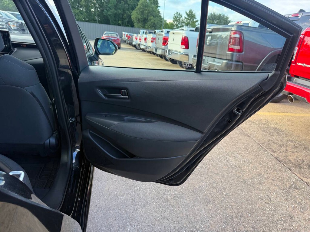 Toyota Corolla Vehicle Full-screen Gallery Image 15