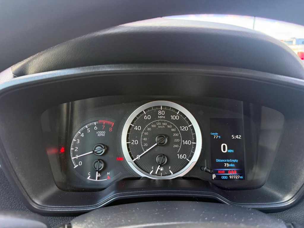 Toyota Corolla Vehicle Full-screen Gallery Image 24