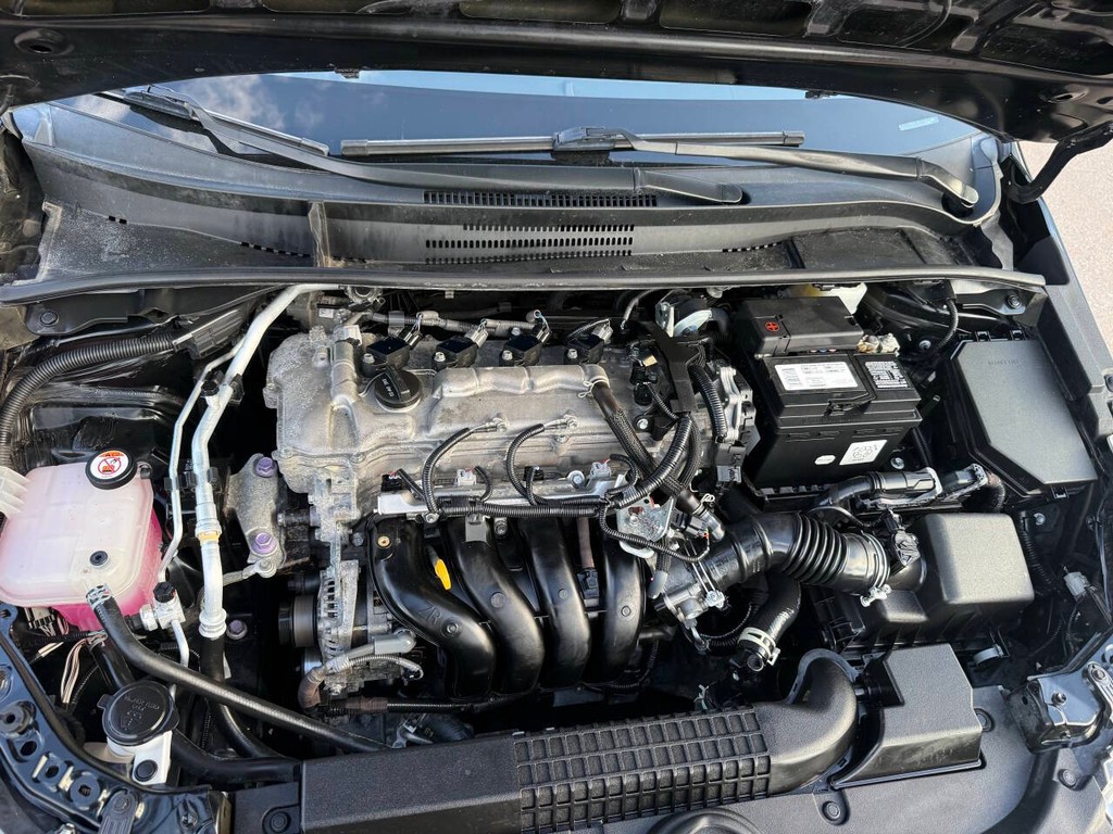Toyota Corolla Vehicle Full-screen Gallery Image 27