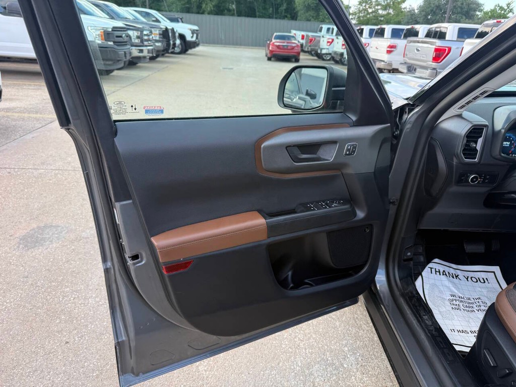 Ford Bronco Sport Vehicle Full-screen Gallery Image 08