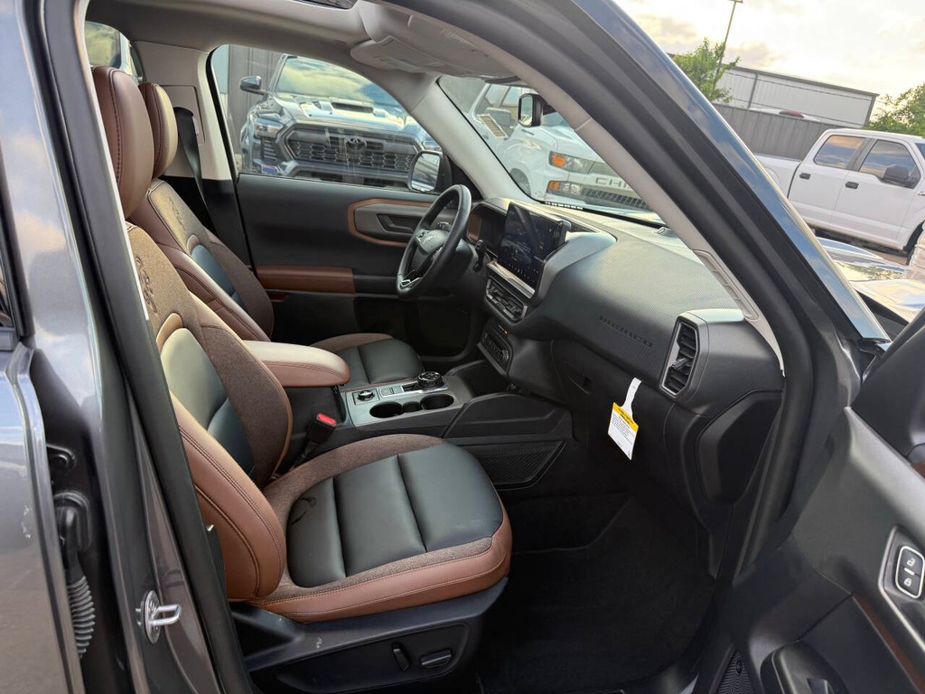 Ford Bronco Sport Vehicle Full-screen Gallery Image 10