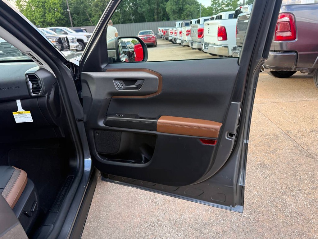 Ford Bronco Sport Vehicle Full-screen Gallery Image 11