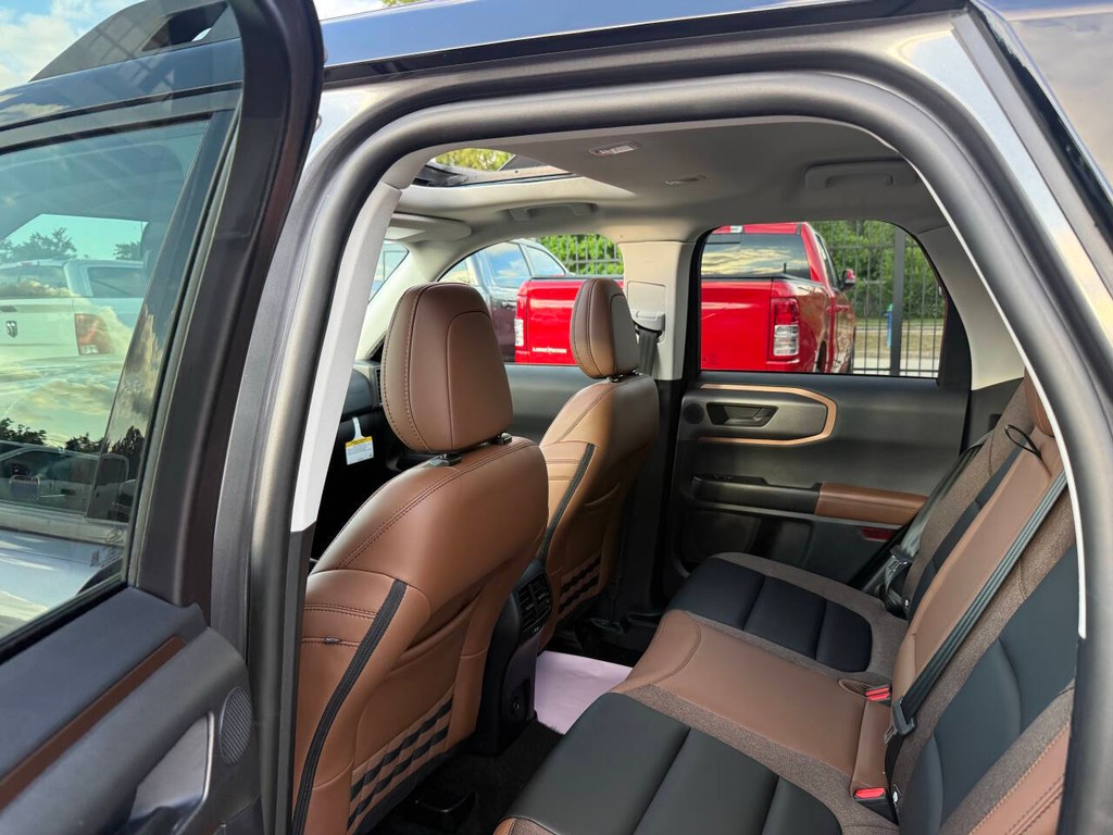 Ford Bronco Sport Vehicle Full-screen Gallery Image 12
