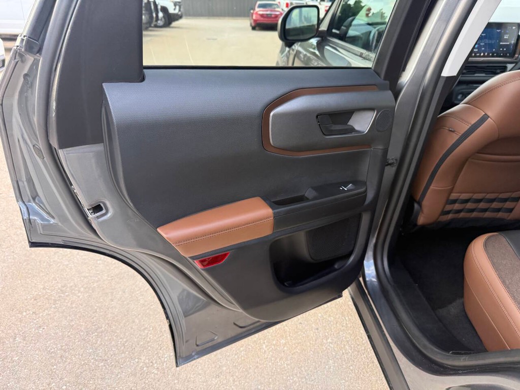 Ford Bronco Sport Vehicle Full-screen Gallery Image 14
