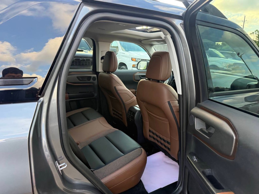 Ford Bronco Sport Vehicle Full-screen Gallery Image 15
