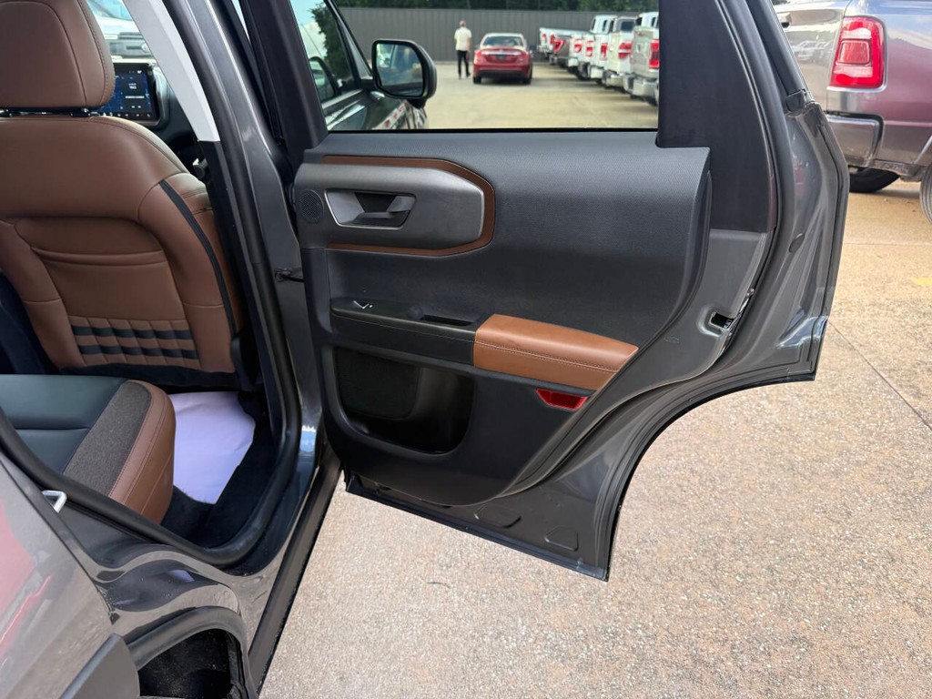 Ford Bronco Sport Vehicle Full-screen Gallery Image 16