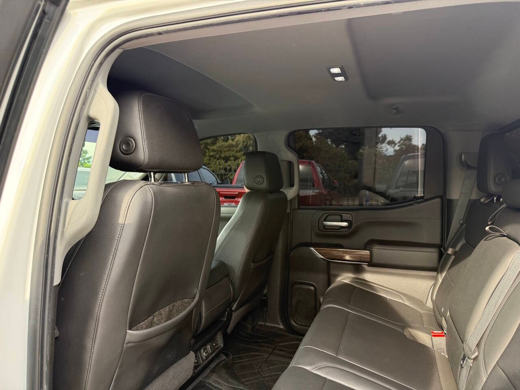 Chevrolet Silverado 1500 Vehicle Full-screen Gallery Image 12