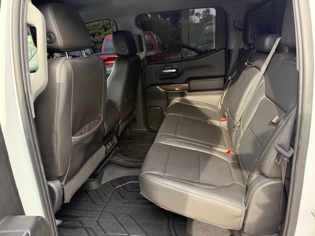 Chevrolet Silverado 1500 Vehicle Full-screen Gallery Image 13