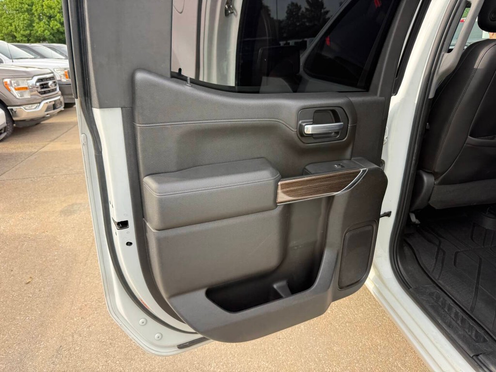 Chevrolet Silverado 1500 Vehicle Full-screen Gallery Image 14