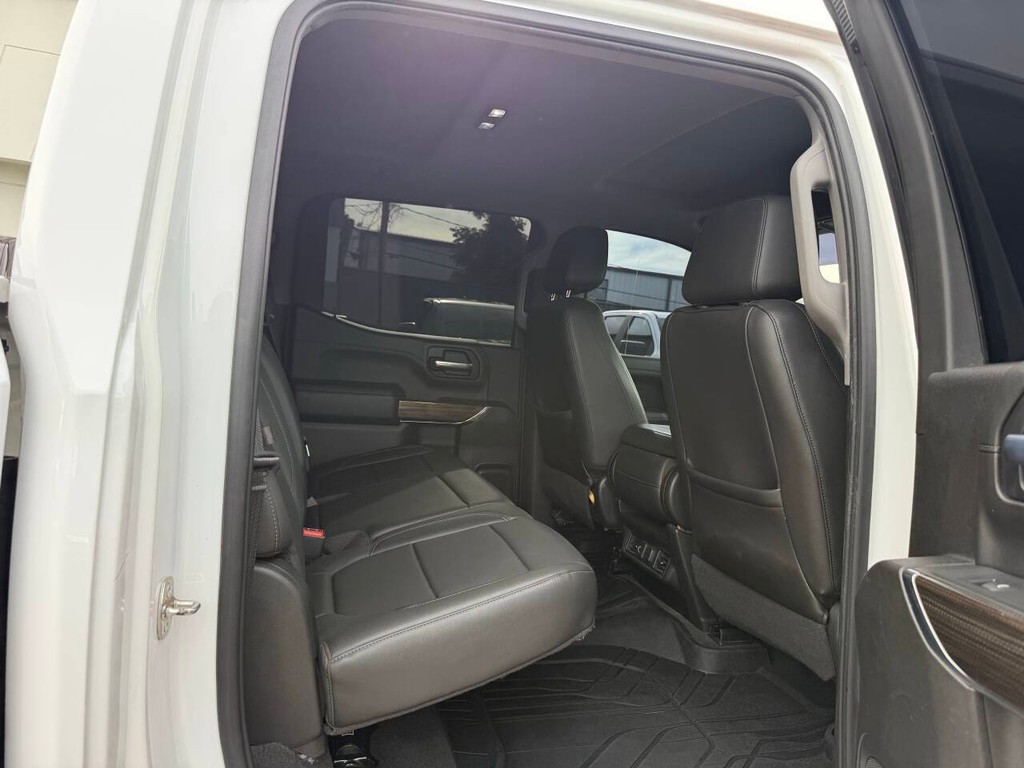 Chevrolet Silverado 1500 Vehicle Full-screen Gallery Image 15
