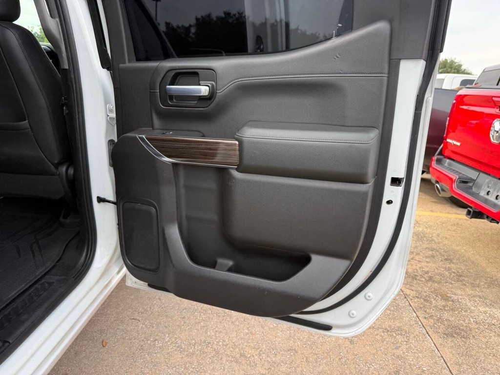 Chevrolet Silverado 1500 Vehicle Full-screen Gallery Image 16