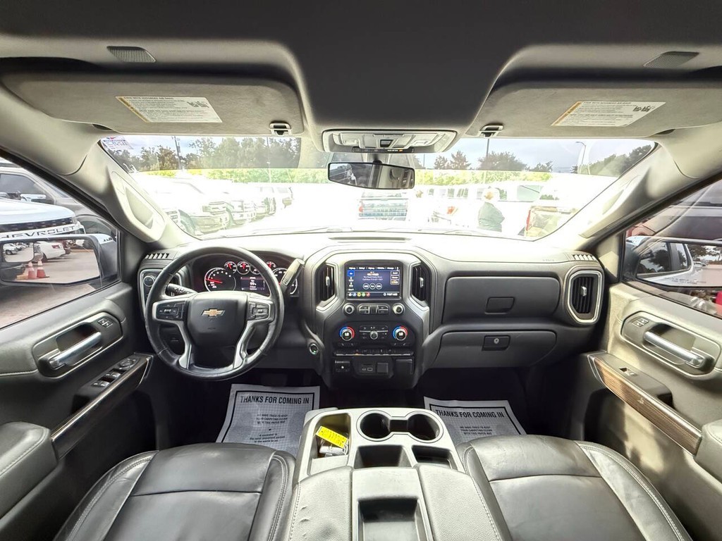Chevrolet Silverado 1500 Vehicle Full-screen Gallery Image 18