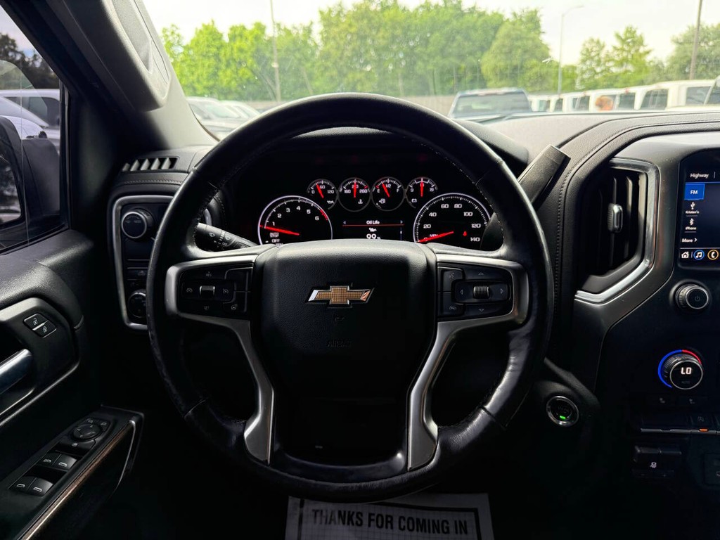 Chevrolet Silverado 1500 Vehicle Full-screen Gallery Image 22