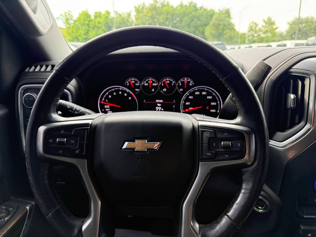 Chevrolet Silverado 1500 Vehicle Full-screen Gallery Image 23