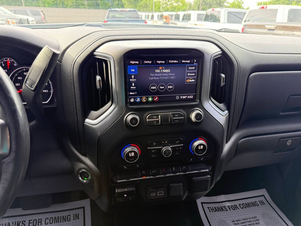 Chevrolet Silverado 1500 Vehicle Full-screen Gallery Image 24