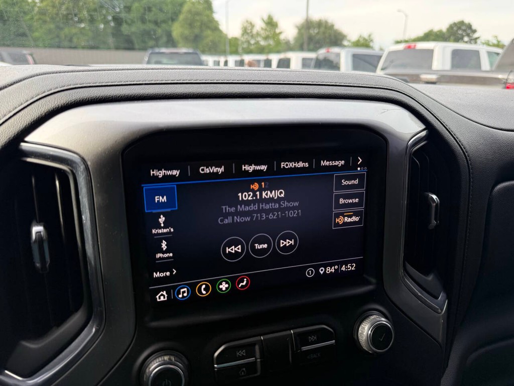 Chevrolet Silverado 1500 Vehicle Full-screen Gallery Image 25