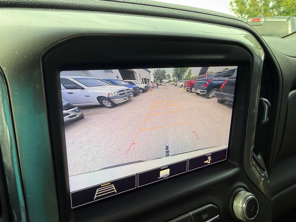 Chevrolet Silverado 1500 Vehicle Full-screen Gallery Image 26