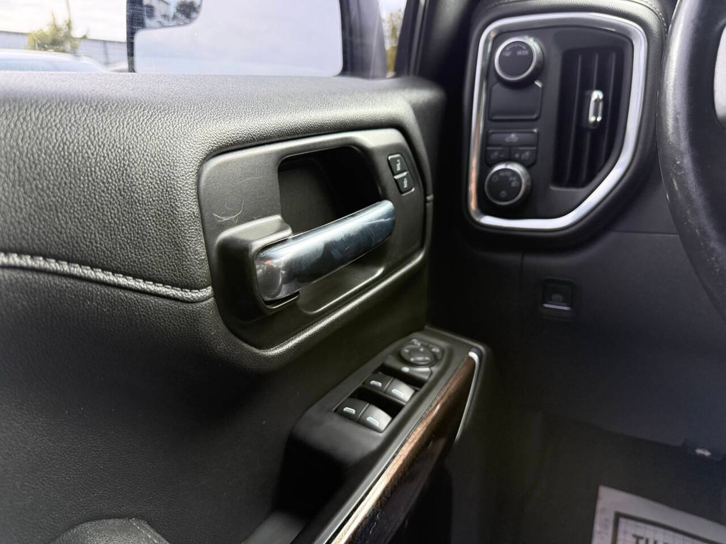 Chevrolet Silverado 1500 Vehicle Full-screen Gallery Image 29