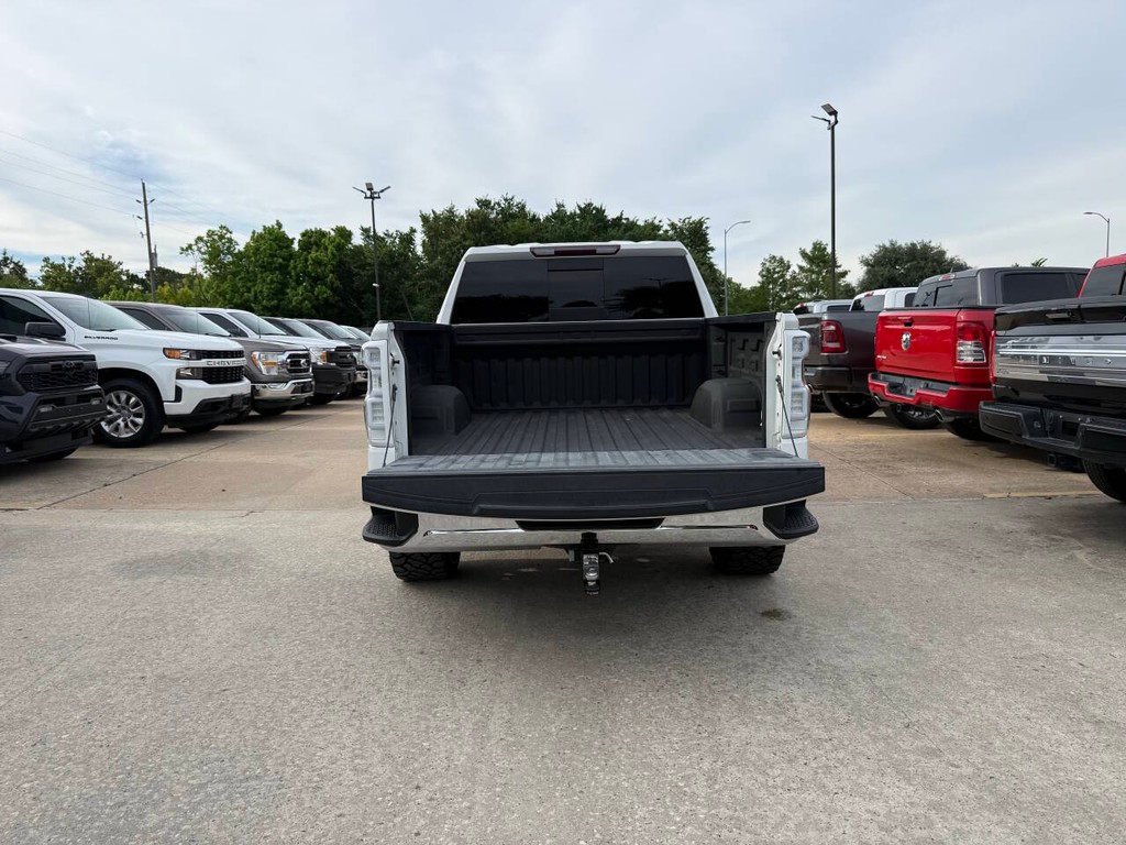 Chevrolet Silverado 1500 Vehicle Full-screen Gallery Image 36