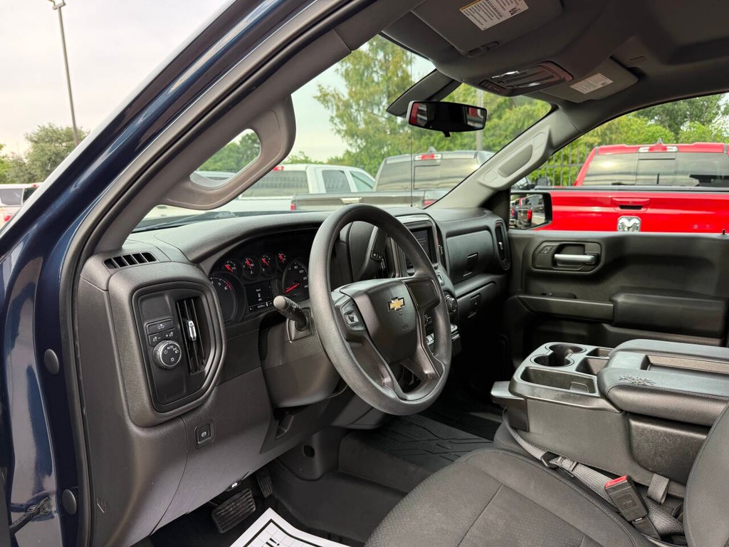 Chevrolet Silverado 1500 Vehicle Full-screen Gallery Image 06