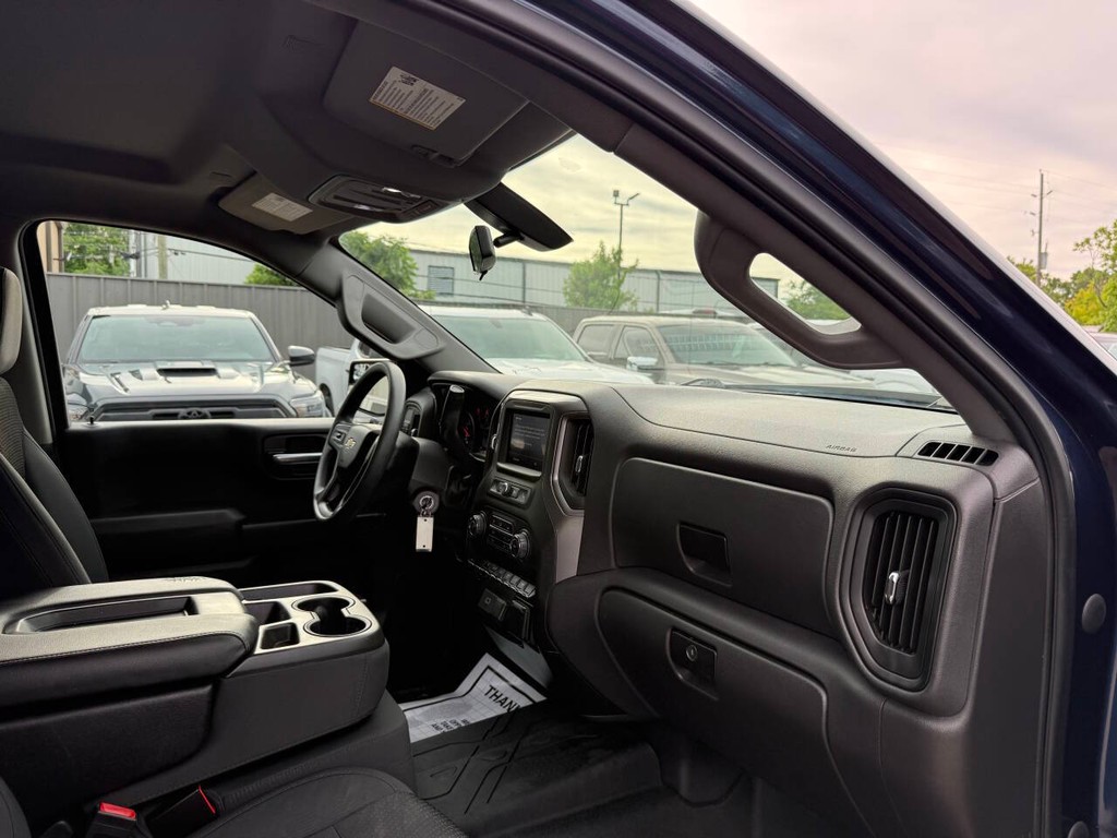 Chevrolet Silverado 1500 Vehicle Full-screen Gallery Image 09