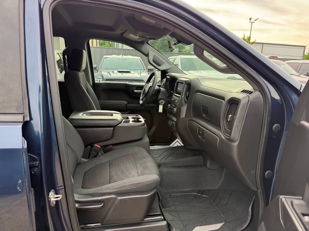 Chevrolet Silverado 1500 Vehicle Full-screen Gallery Image 10