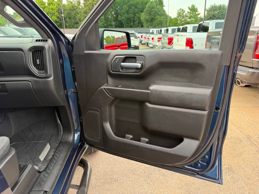 Chevrolet Silverado 1500 Vehicle Full-screen Gallery Image 11