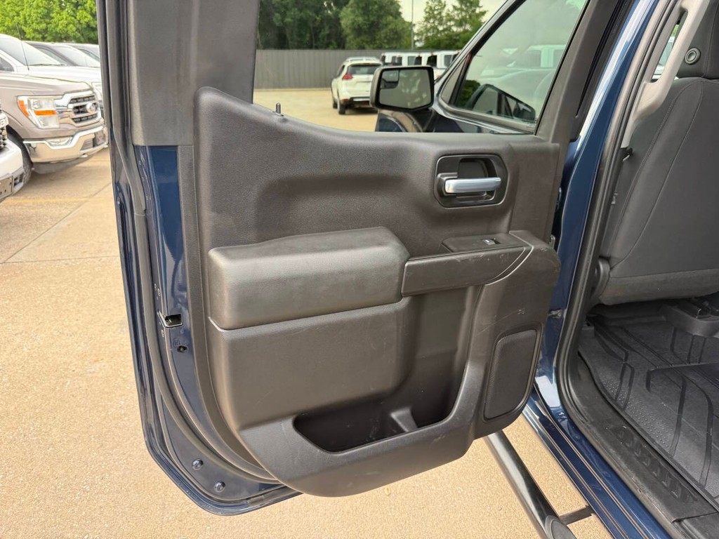 Chevrolet Silverado 1500 Vehicle Full-screen Gallery Image 14