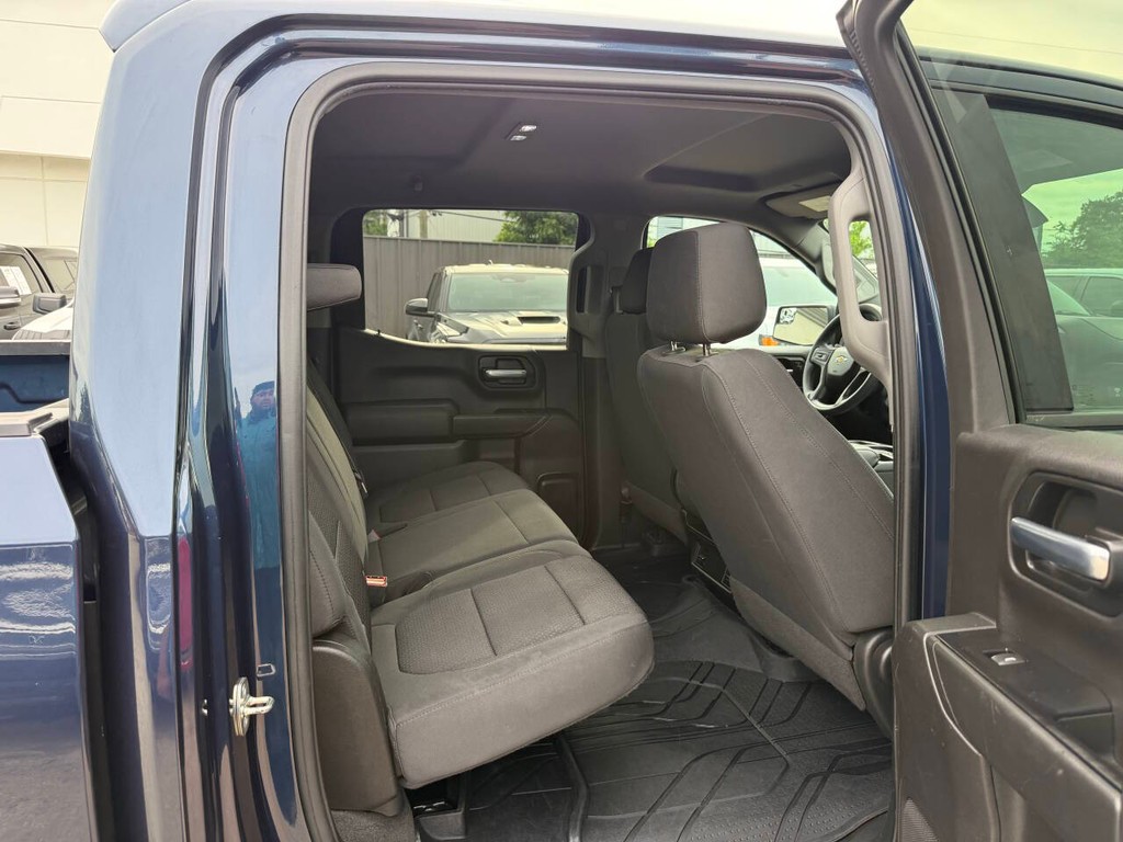 Chevrolet Silverado 1500 Vehicle Full-screen Gallery Image 15