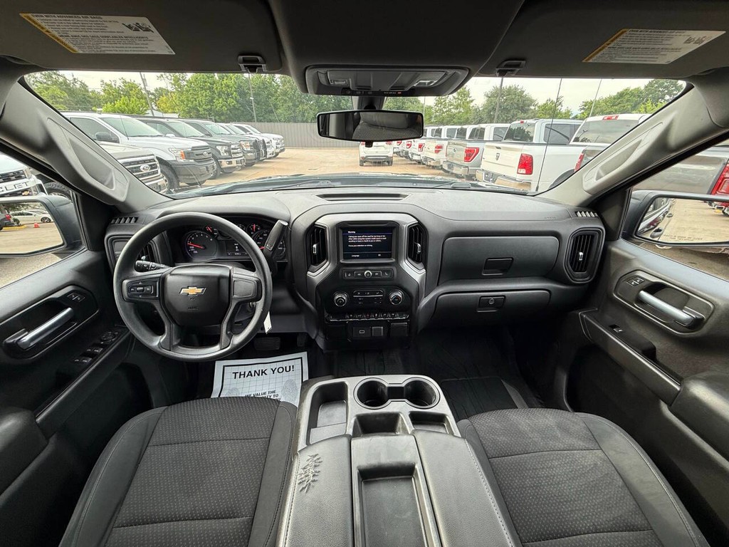 Chevrolet Silverado 1500 Vehicle Full-screen Gallery Image 18