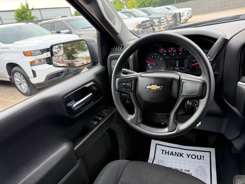 Chevrolet Silverado 1500 Vehicle Full-screen Gallery Image 19