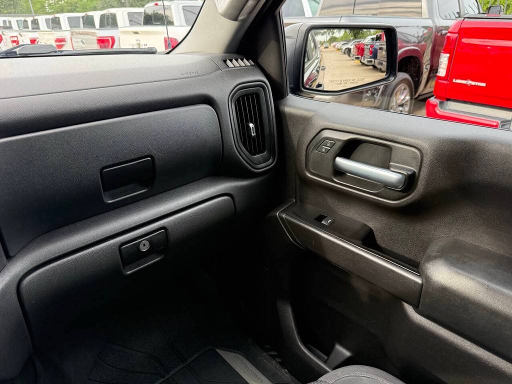 Chevrolet Silverado 1500 Vehicle Full-screen Gallery Image 20